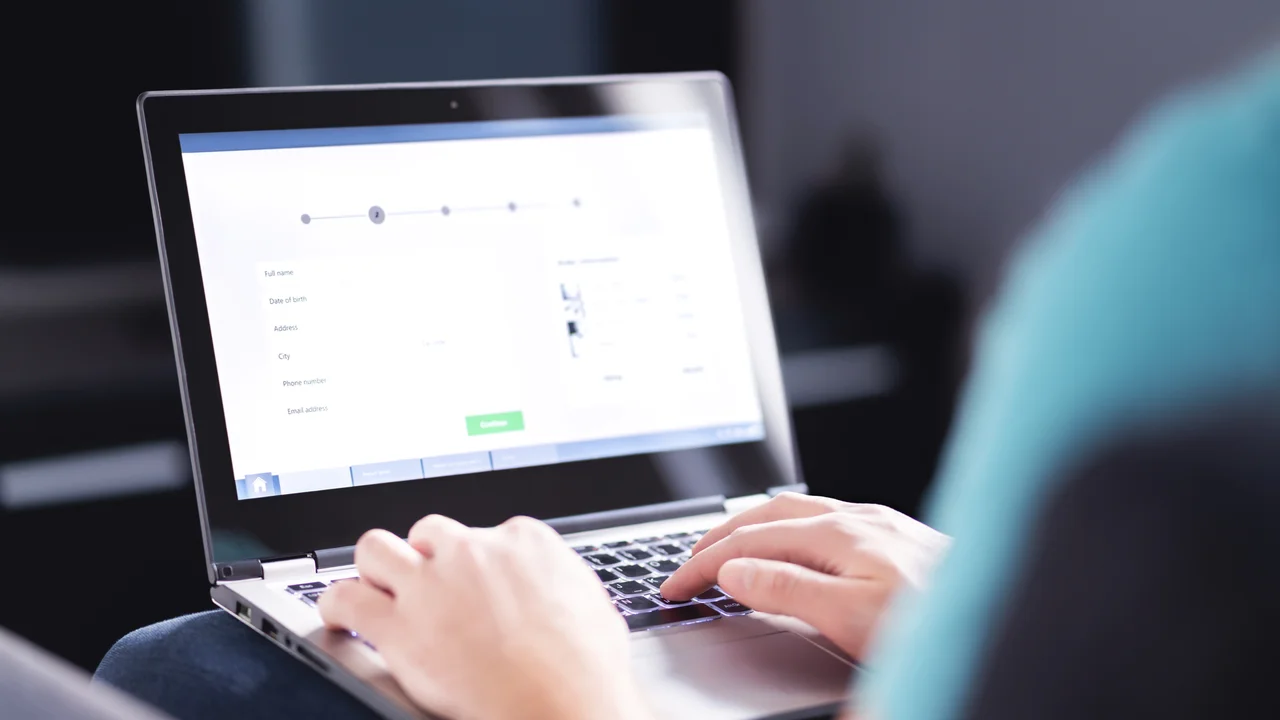 Person using a laptop to view a calendar